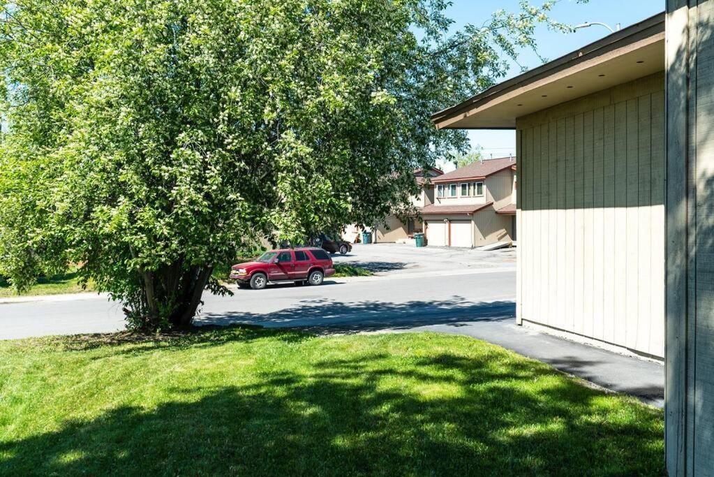 Moose Meadows- Near The Airport, Centrally Located Anchorage Exterior foto